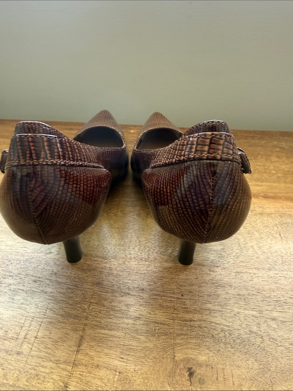 Joan & David Pointed Toe Brown Women's Heels - Picture 3 of 11
